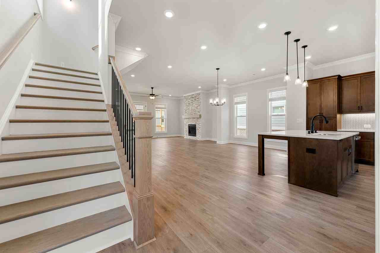 114 Stonehouse Dr #1 - Photo 4 of 38