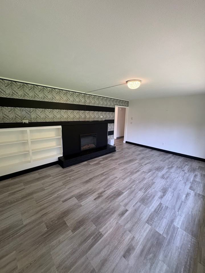 1840 Grandview Dr - Photo 4 of 14