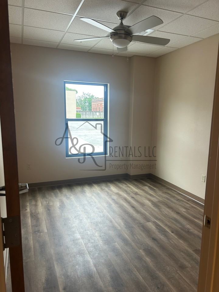 720 North Broadway Street - 1Apt C #1 - Photo 2 of 6