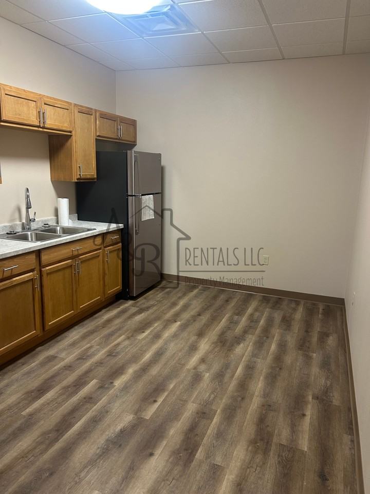720 North Broadway Street - 1Apt C #1 - Photo 5 of 6