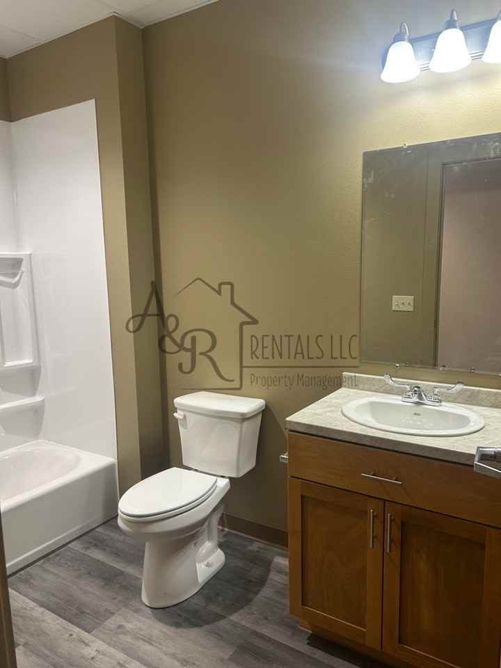 720 North Broadway Street - 2Apt B #2 - Photo 3 of 5