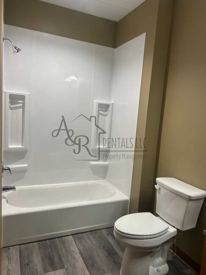 720 North Broadway Street - 2Apt B #2 - Photo 4 of 5
