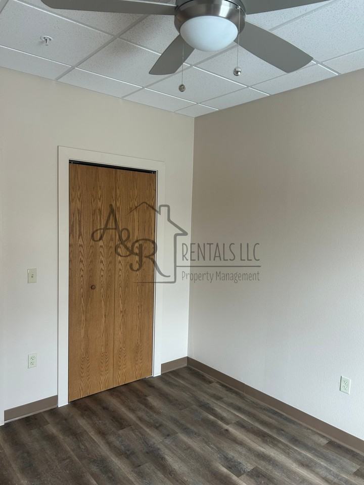720 North Broadway Street - 2Apt B #2 - Photo 5 of 5