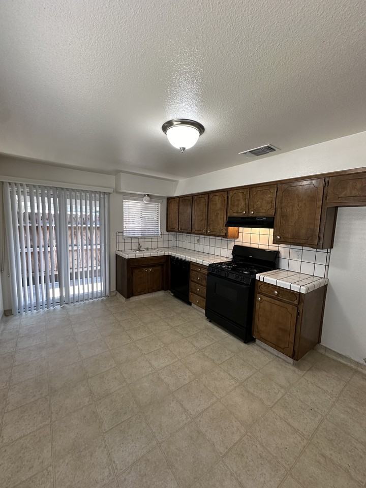 3817 W Packwood Dr #3817 - Photo 3 of 19
