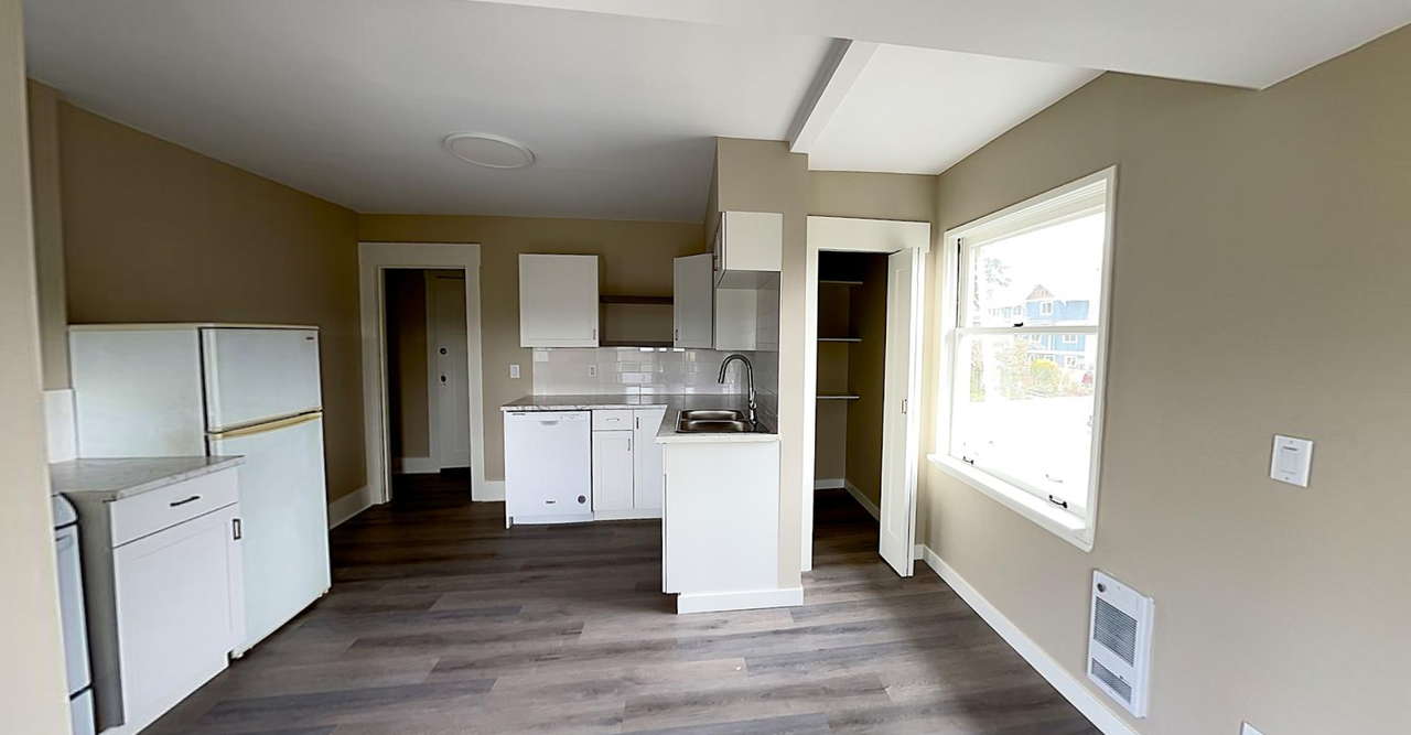 2945 Quadra St #3 - Photo 5 of 7