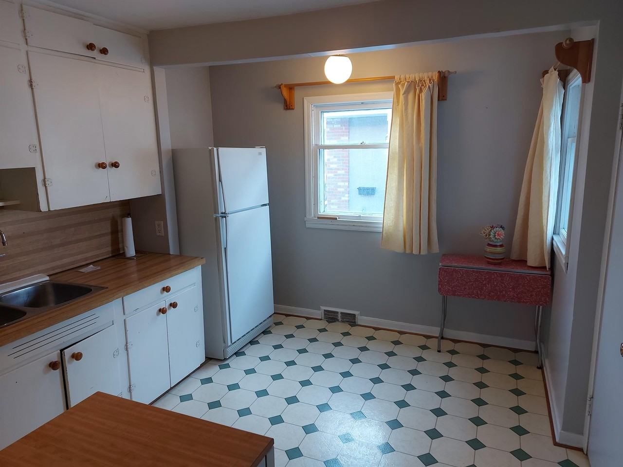 2219 Bowness Rd Nw - Photo 3 of 22