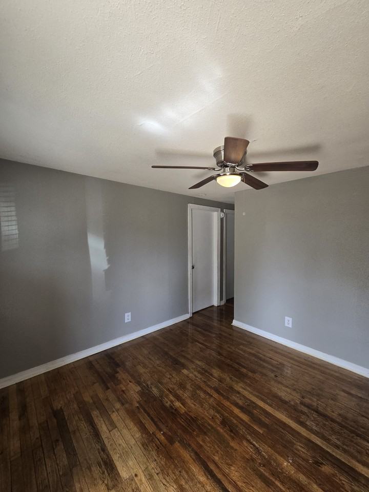 1010 E 8th St N #1010 - Photo 3 of 19