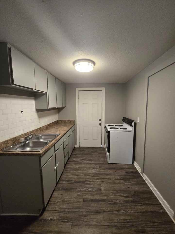 1010 E 8th St N #1010 - Photo 6 of 19