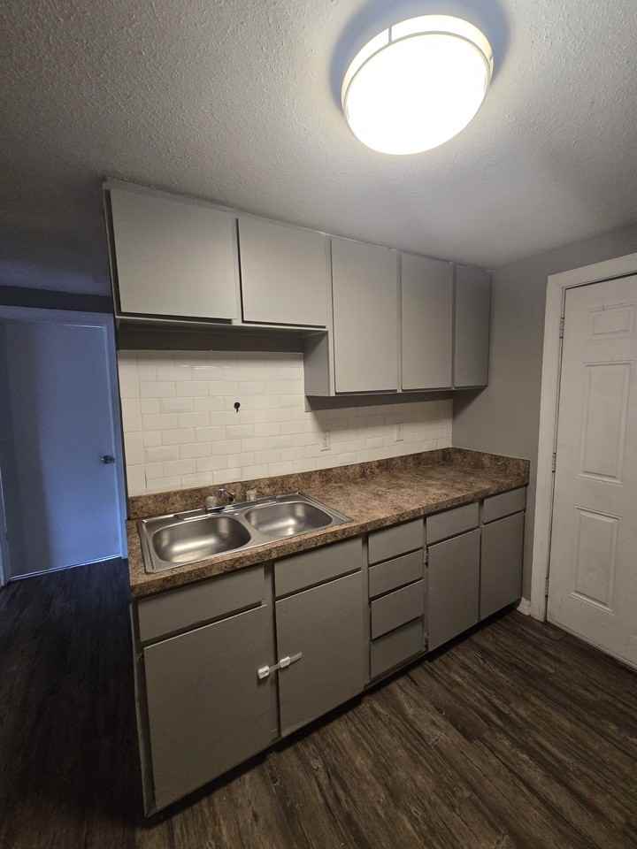 1010 E 8th St N #1010 - Photo 7 of 19