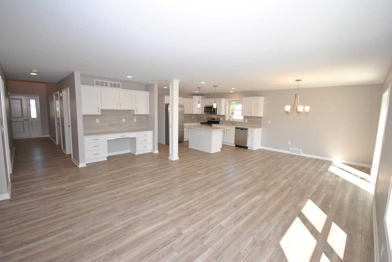 4792 E Highland Pkwy #1 - Photo 3 of 10