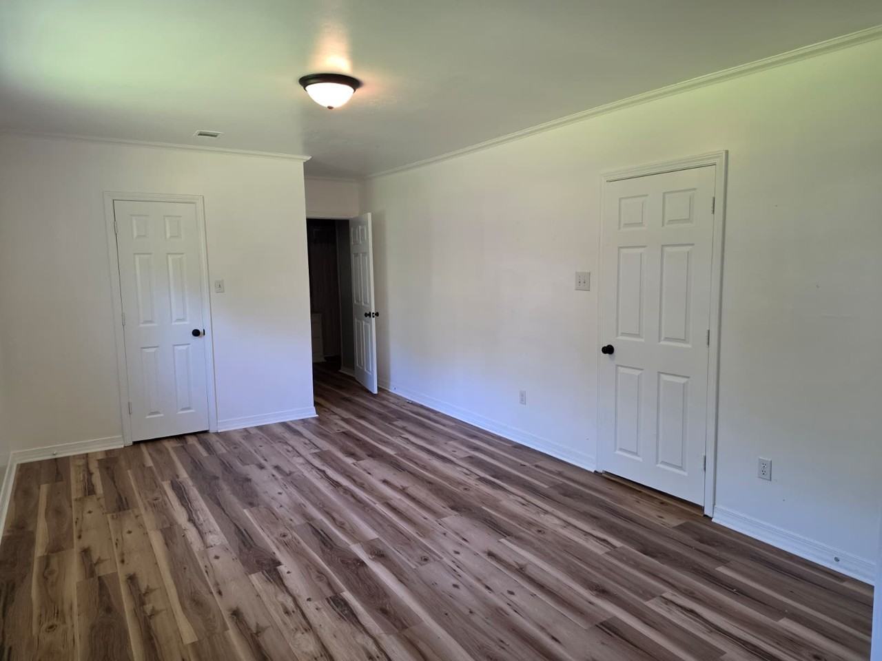 2122 Taft Ave #1 - Photo 4 of 9