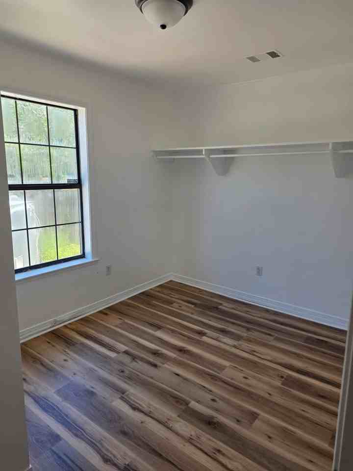 2122 Taft Ave #1 - Photo 5 of 9