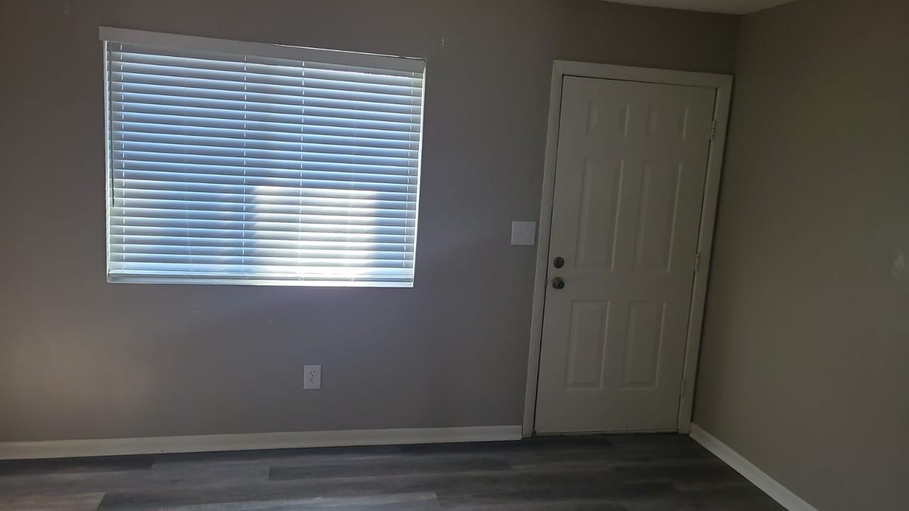 408 S Ayersville Rd #408B - Photo 5 of 9