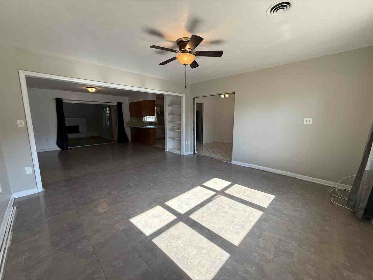 915 14th St E #1 - Photo 4 of 31