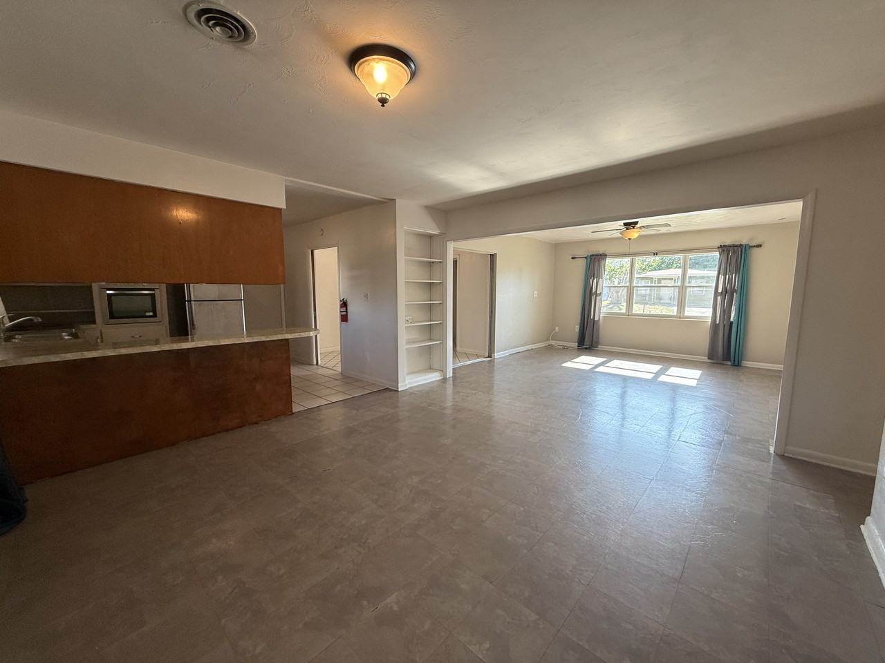 915 14th St E #1 - Photo 5 of 31