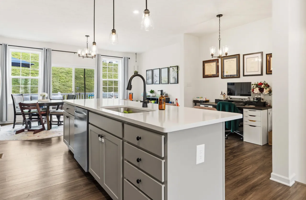239 Tide Way - Photo 3 of 33