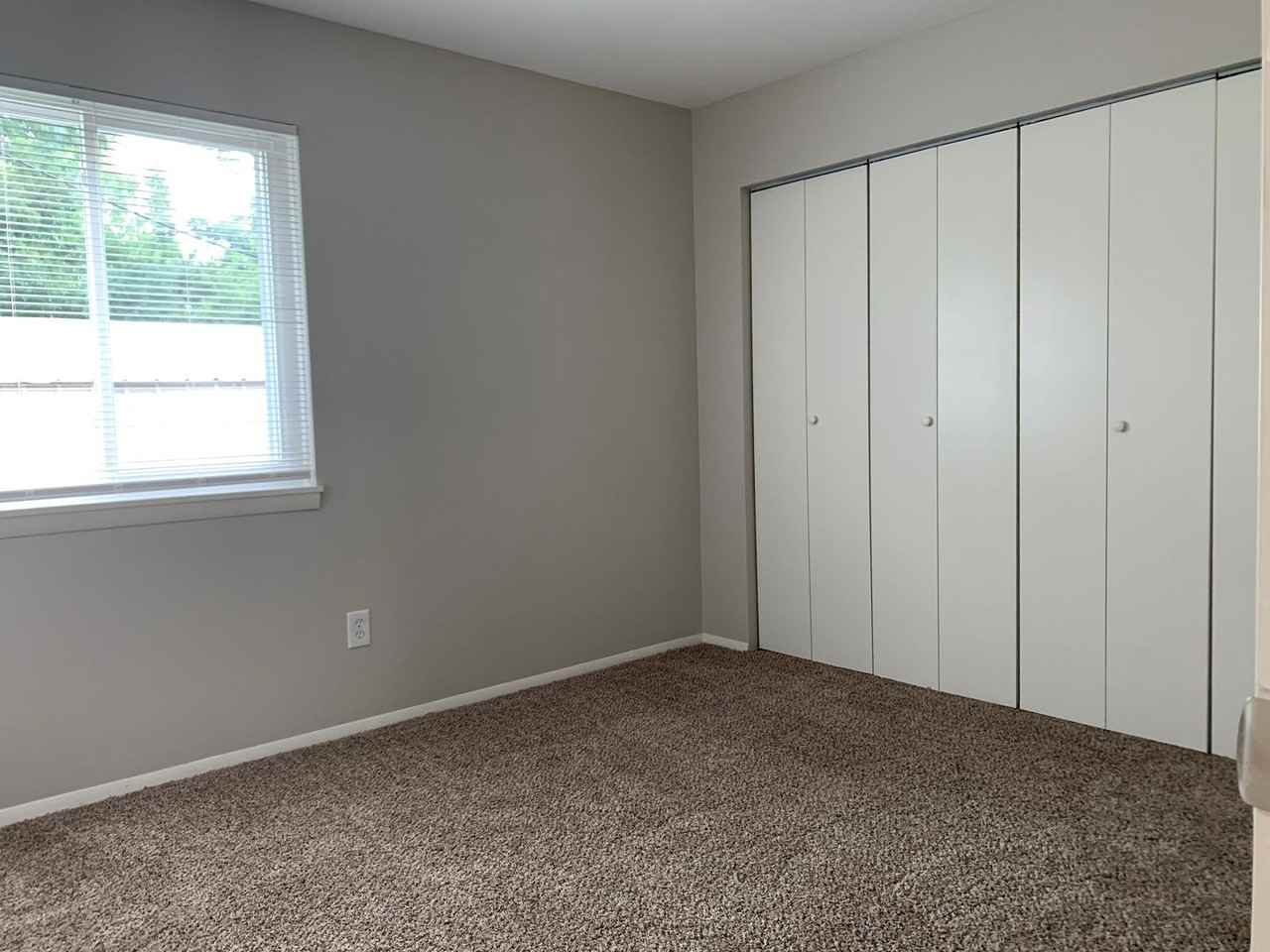 119 Scarborough Ct - Photo 6 of 15