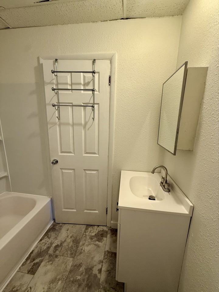122 N 4th St #122D - Photo 5 of 8