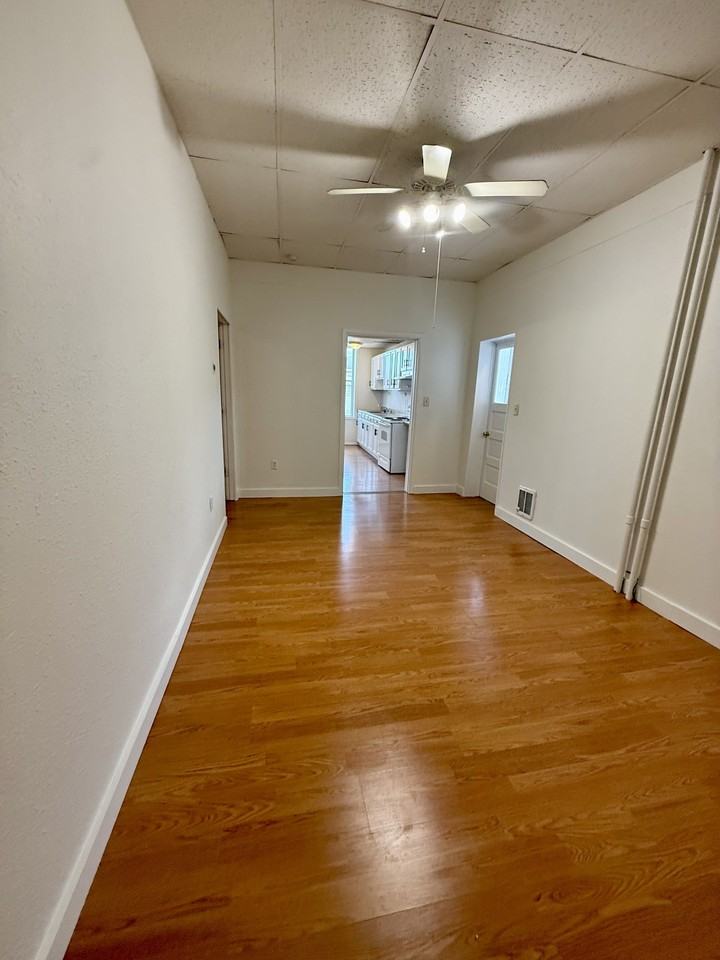 122 N 4th St #122D - Photo 6 of 8