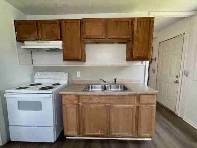 530 S Kenmore St #1 - Photo 5 of 13