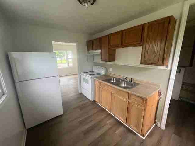 530 S Kenmore St #1 - Photo 6 of 13