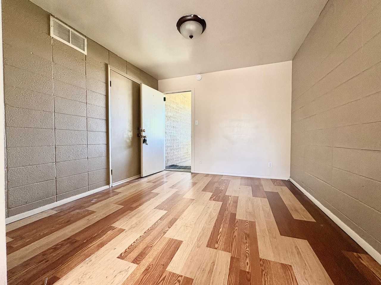 X1-Cheyenne Apartments - Photo 6 of 20