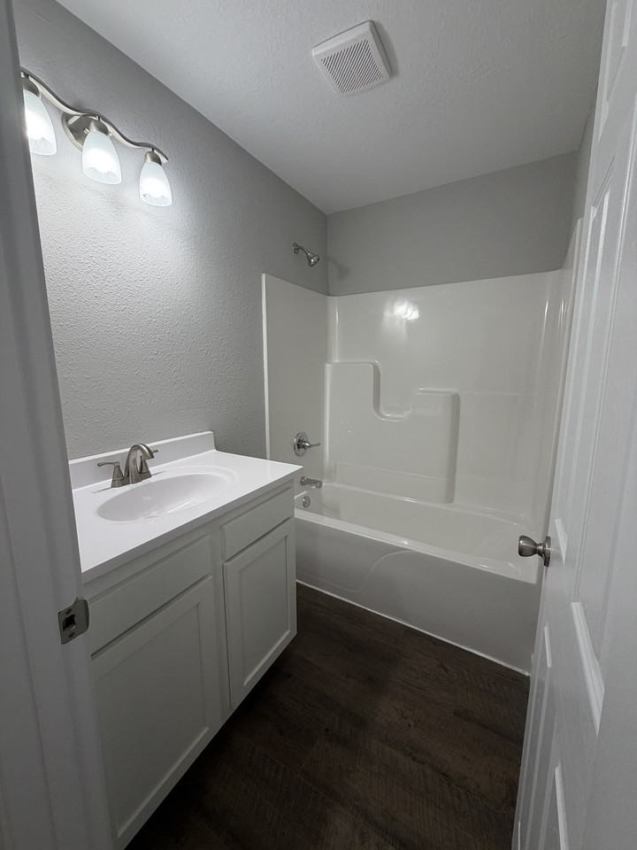 315 S Olive St #1 - Photo 5 of 12