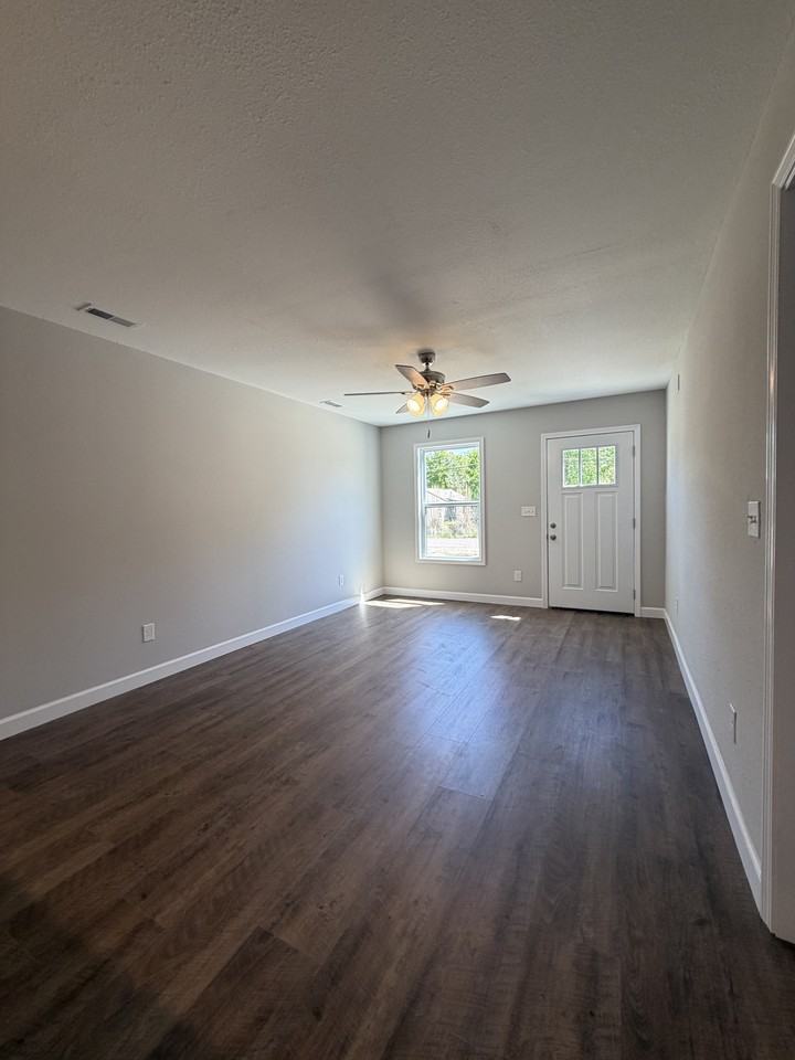 315 S Olive St #1 - Photo 6 of 12