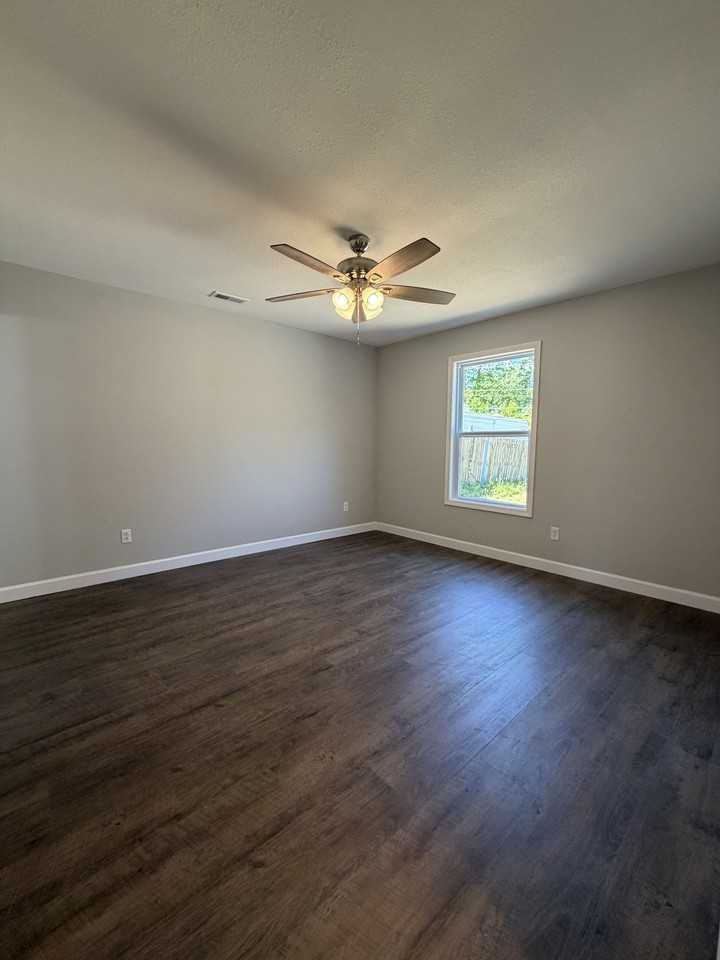 315 S Olive St #1 - Photo 7 of 12