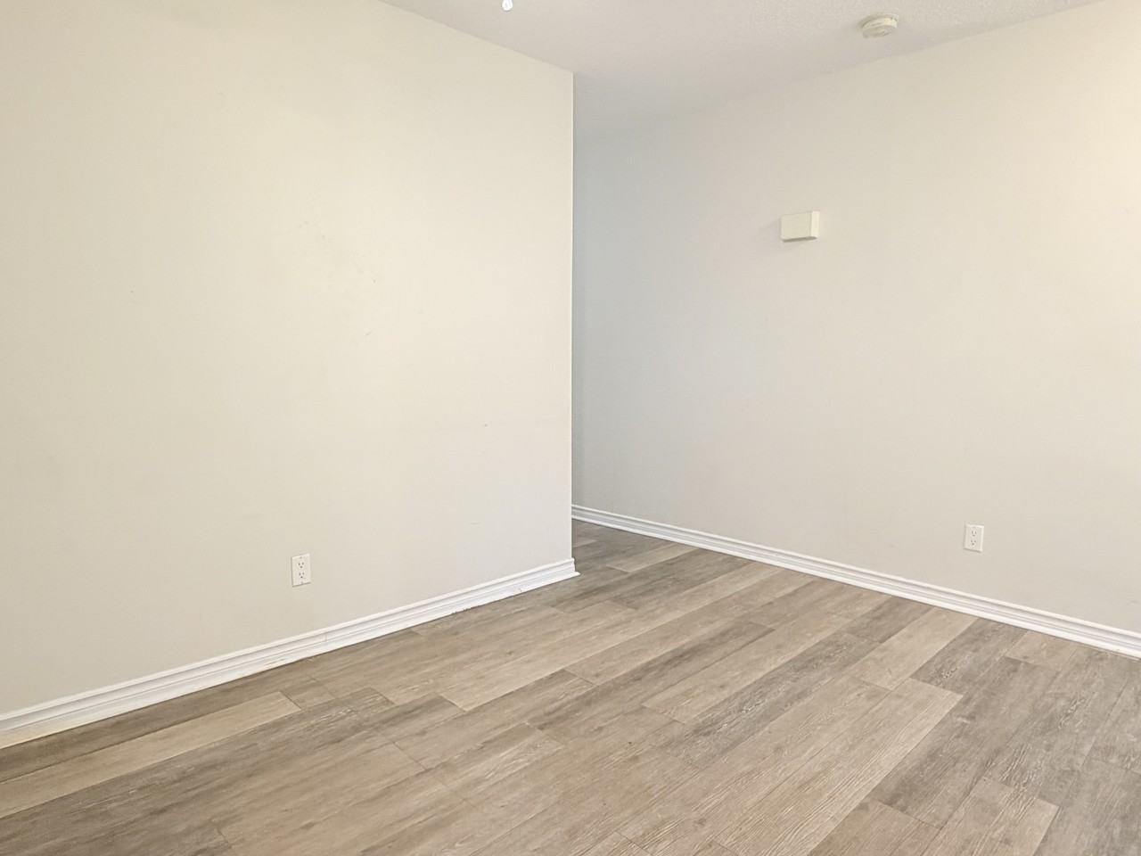 686 Lincoln Rd #2 - Photo 3 of 13