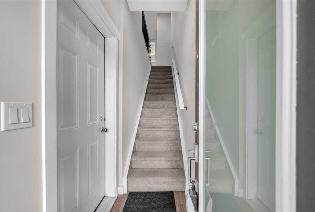 95 Skyview Close Ne #1 - Photo 3 of 17