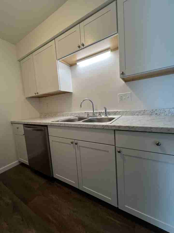 851 E Washington Ave #A8 - Photo 3 of 13