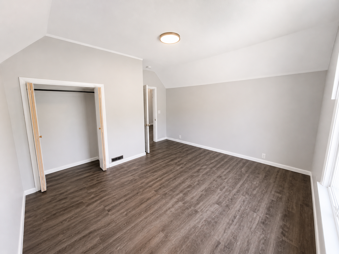 3104 Coit Ave Ne - Photo 5 of 12