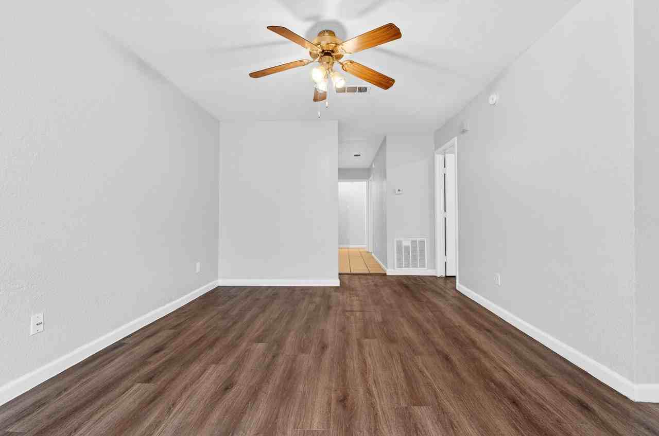 905 Parmer Ave #B - Photo 3 of 13