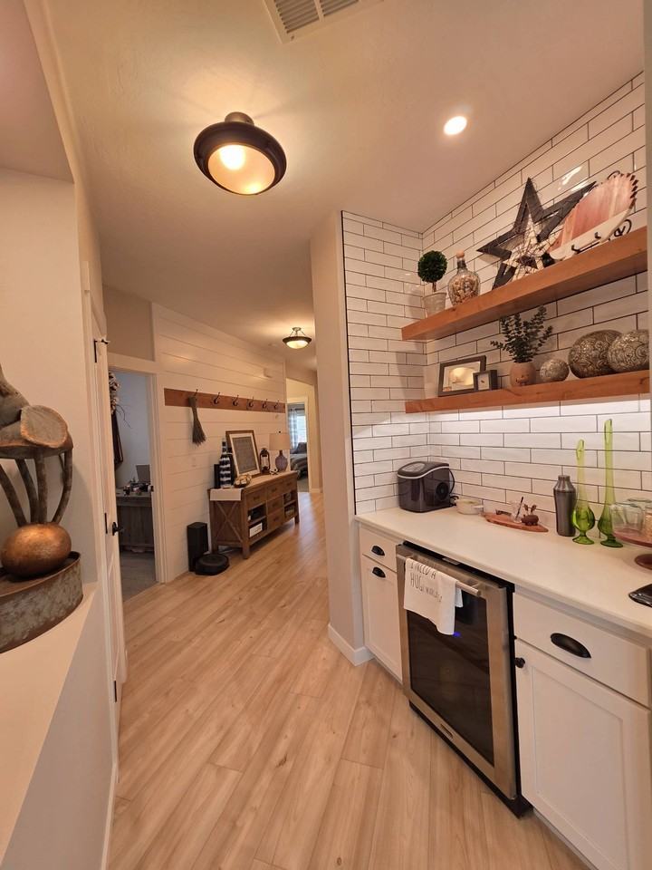2561 Casa Bella Ave #1 - Photo 4 of 35