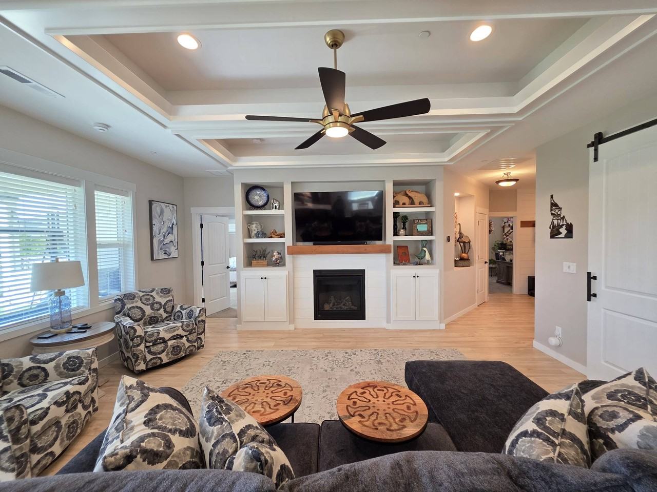2561 Casa Bella Ave #1 - Photo 6 of 35