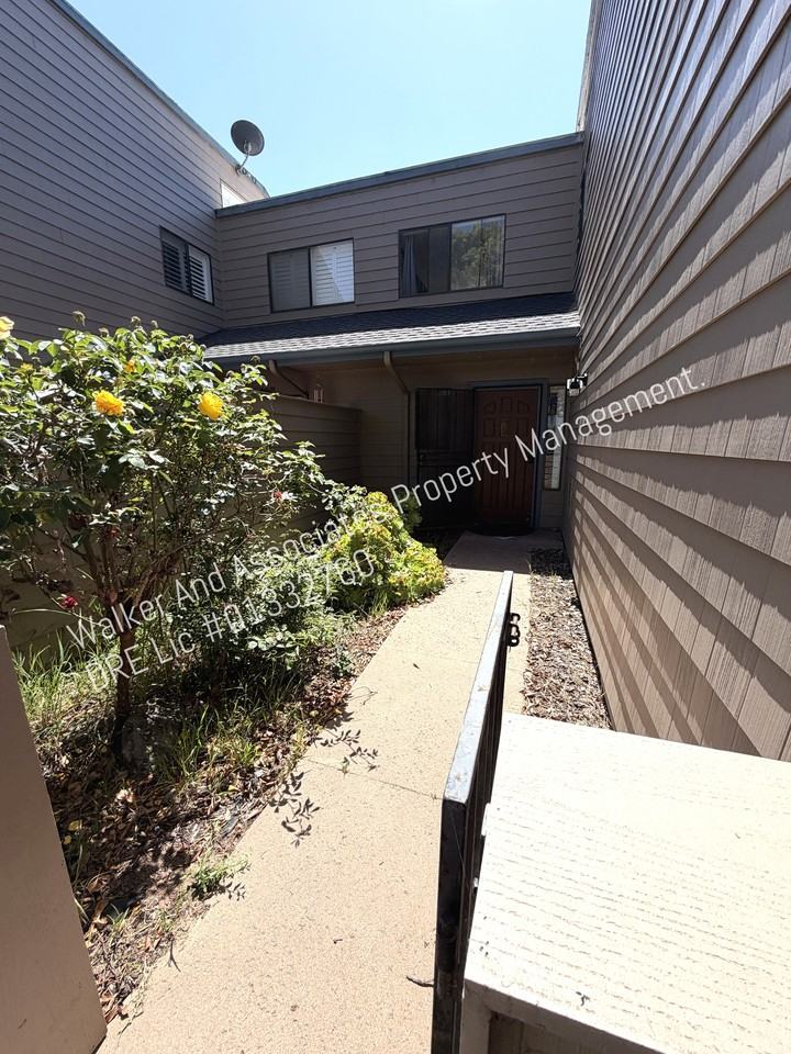 1414 Oakridge Park Rd #1 - Photo 2 of 19