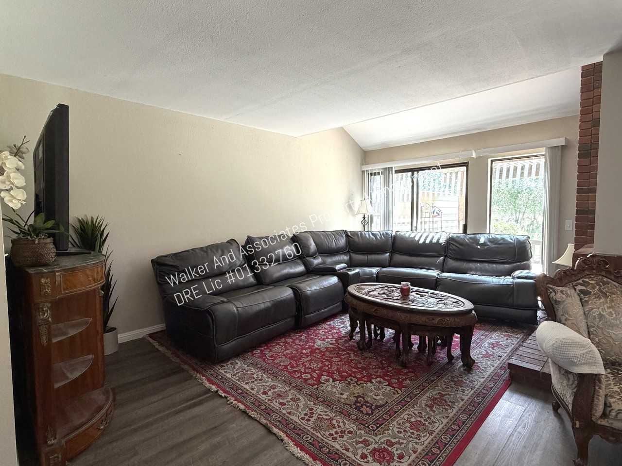 1414 Oakridge Park Rd #1 - Photo 3 of 19
