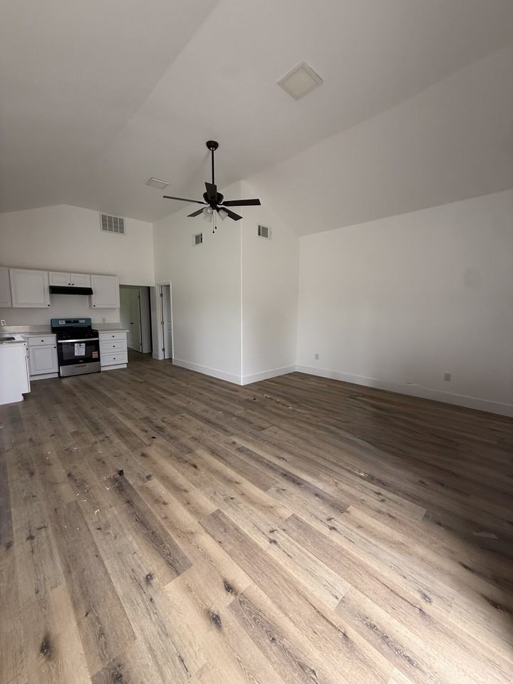 1004 E. K Road Visalia CA 93292 - Photo 2 of 9
