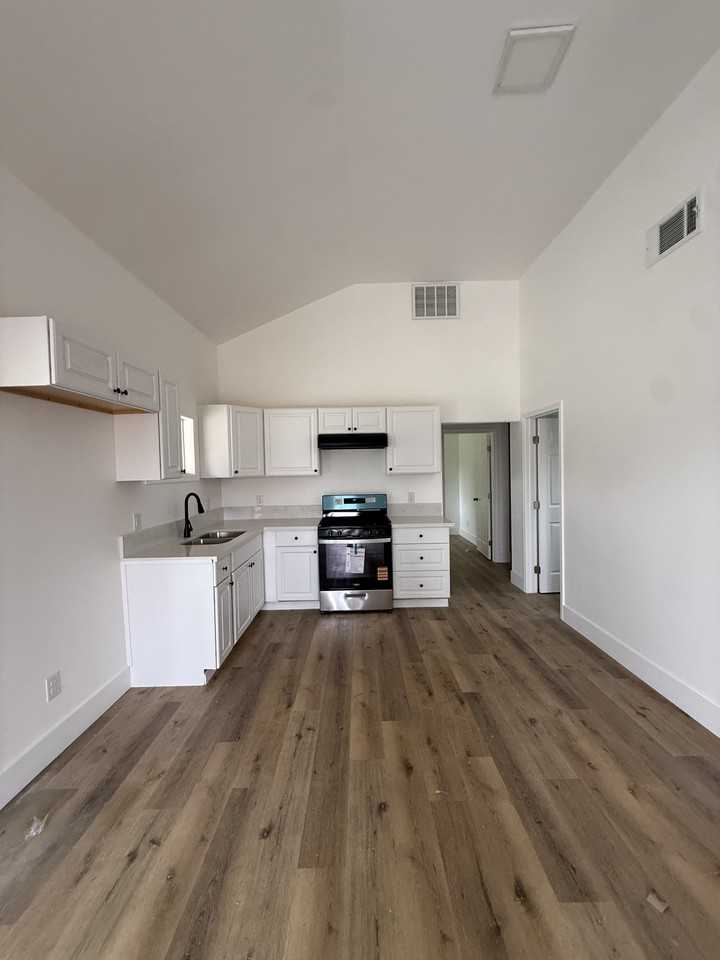 1004 E. K Road Visalia CA 93292 - Photo 3 of 9
