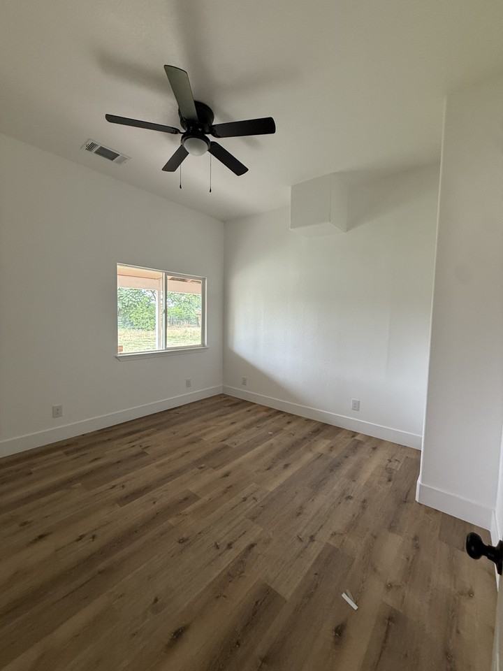 1004 E. K Road Visalia CA 93292 - Photo 6 of 9
