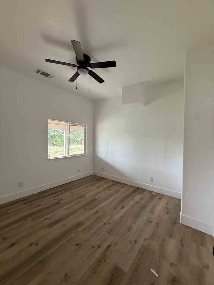 1004 E. K Road Visalia CA 93292 - Photo 7 of 9