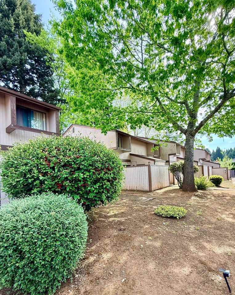 Rolling Hills Townhouses - Photo 4 of 45