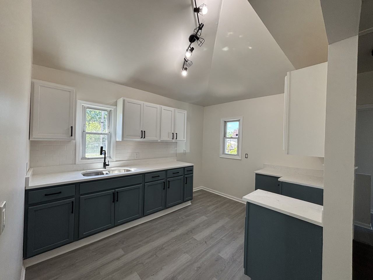 1348 Waite St #1 - Photo 4 of 13