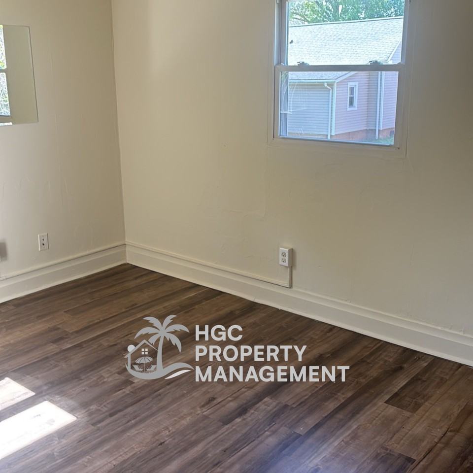704A Irving Ave - Photo 2 of 7