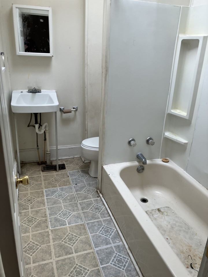 730 Linnard St #1 - Photo 3 of 13