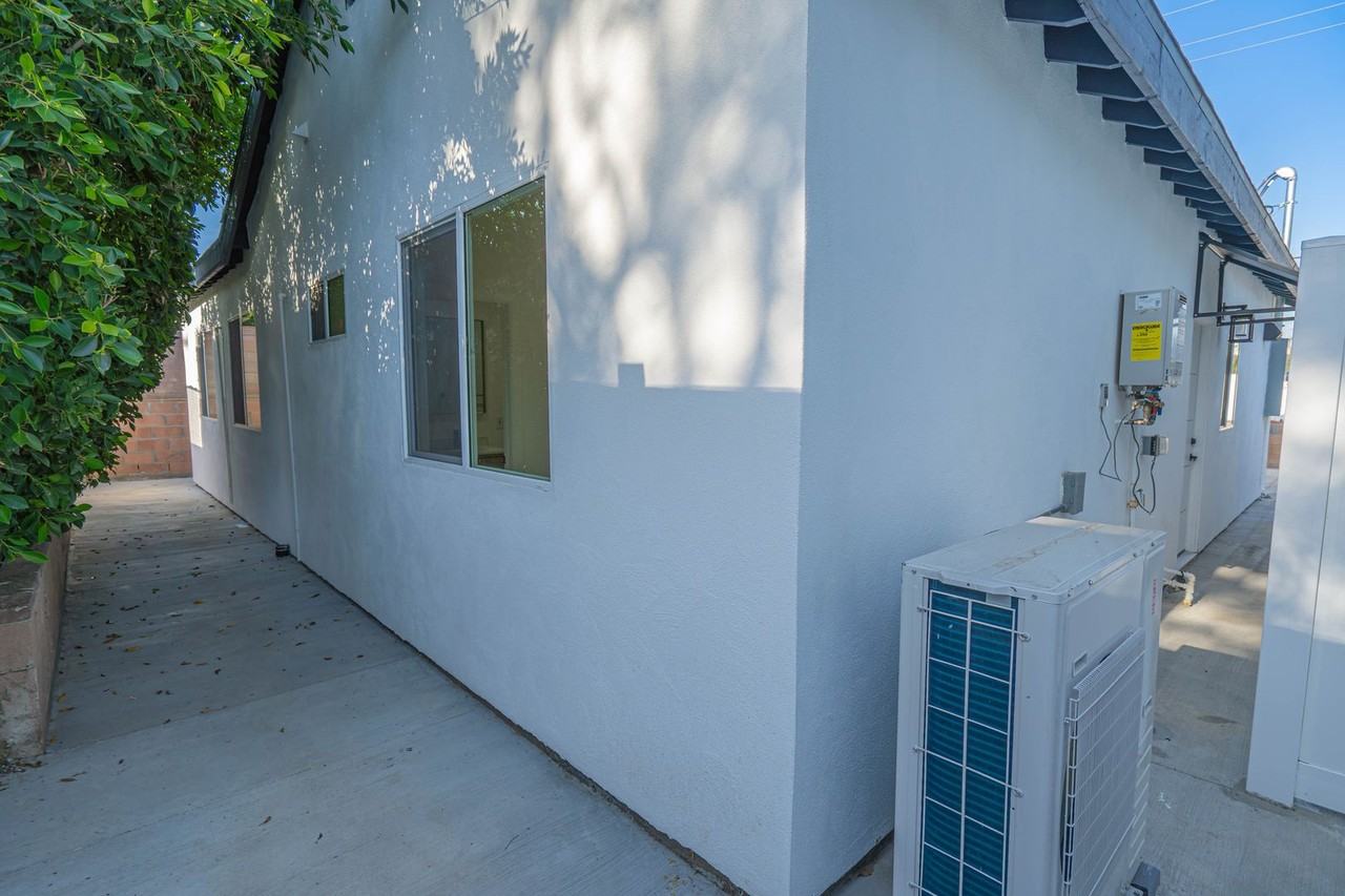 10941 Amestoy Ave - Photo 2 of 22