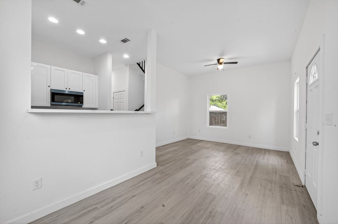 9009 Hilda St - Photo 3 of 21