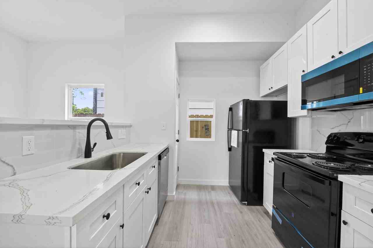 9009 Hilda St - Photo 5 of 21