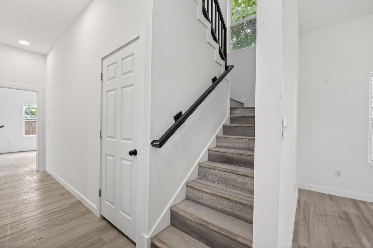 9009 Hilda St - Photo 6 of 21